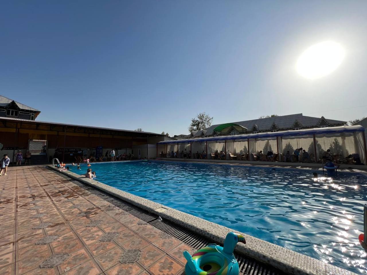 Orom Hotel Fergana Exterior foto