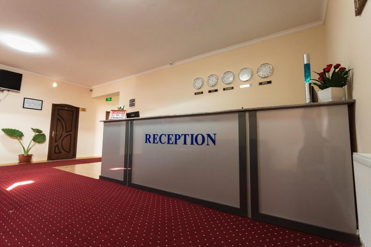 Orom Hotel Fergana Exterior foto