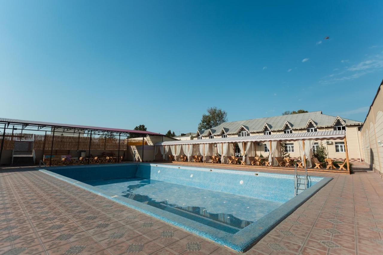Orom Hotel Fergana Exterior foto